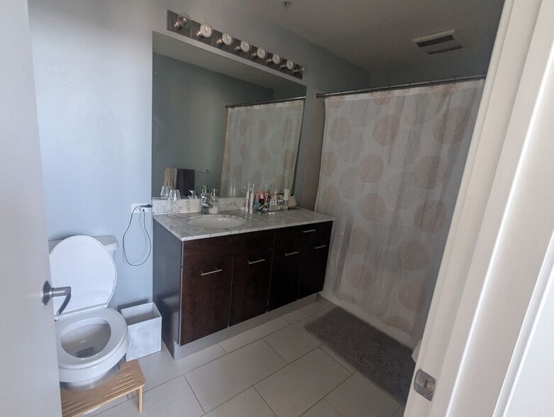 Building Photo - 659 W Randolph St