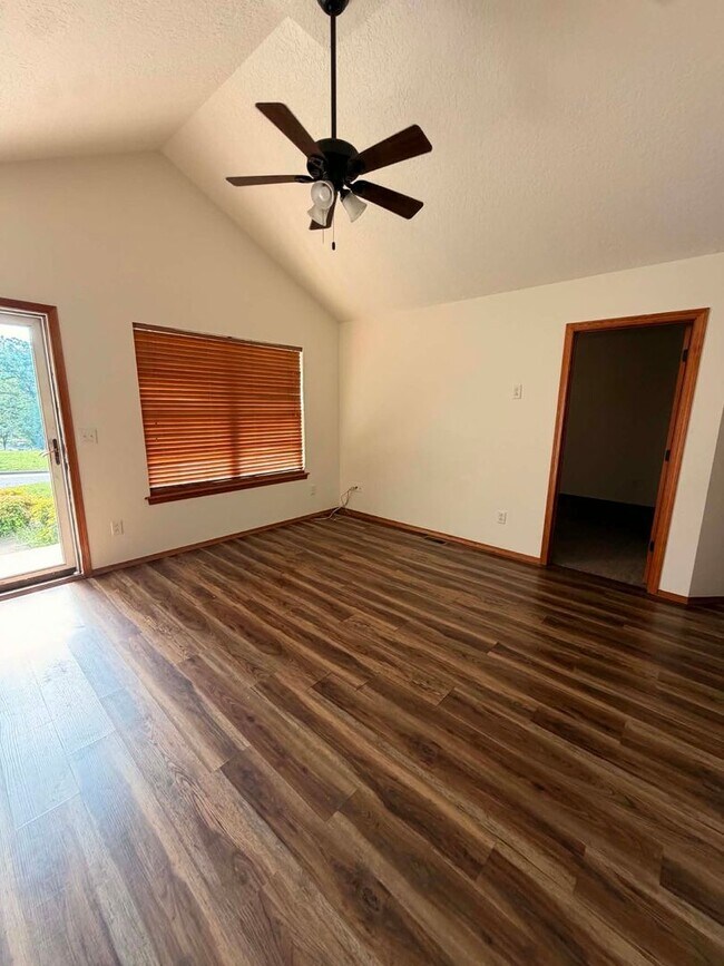 Building Photo - BEAUTIFUL 3 BEDROOM / 2 BATHROOM HOUSE WITH FENCED IN YARD, PORCH, AND SHED LOCATED CLOSE TO FREE...