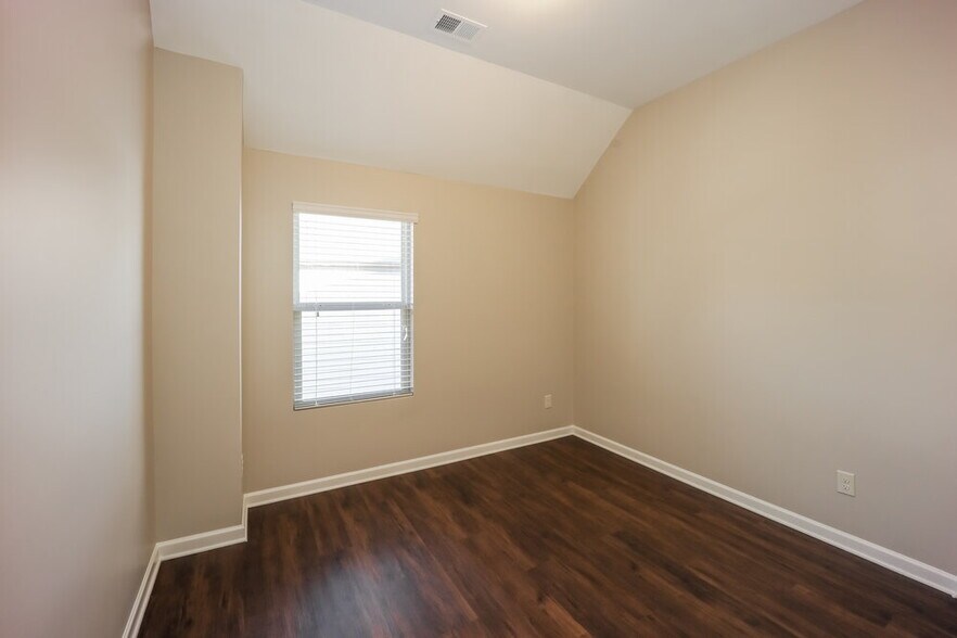 Building Photo - 5259 Cantbury Way