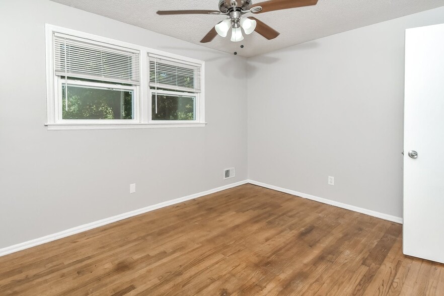 Building Photo - 4232 Shorecrest Dr