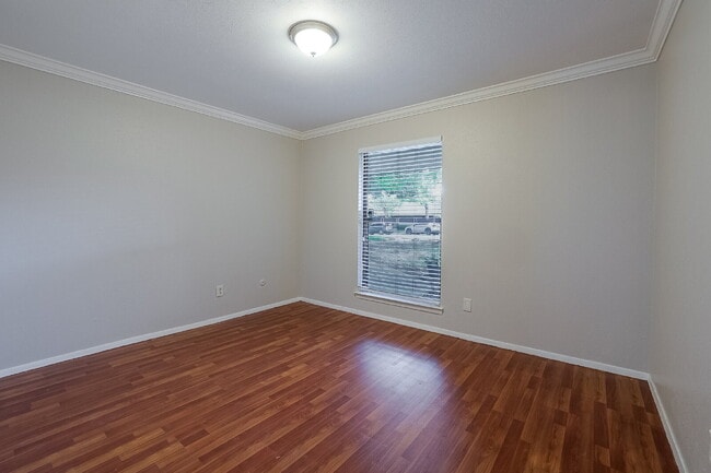 Building Photo - Updated 2 Bed, 2 Bath Townhome in North Dallas