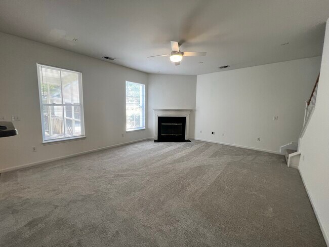 Building Photo - 533 Delafield Dr