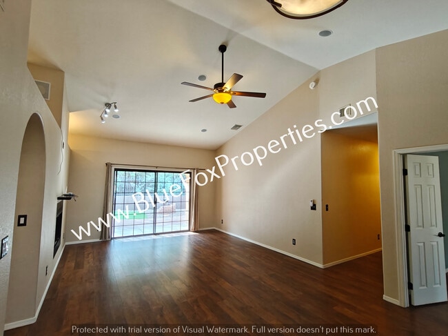 Building Photo - 1560 E Sonoran Desert Dr