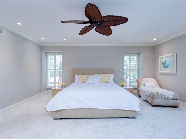 Building Photo - 615 Coral Way