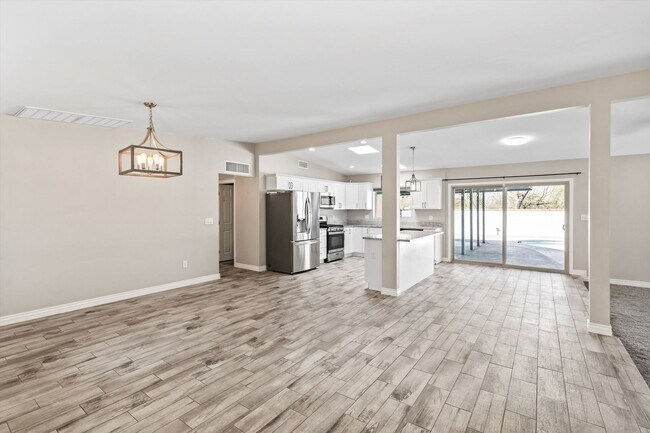 Building Photo - Charming home located in Indian Ridge Esta...