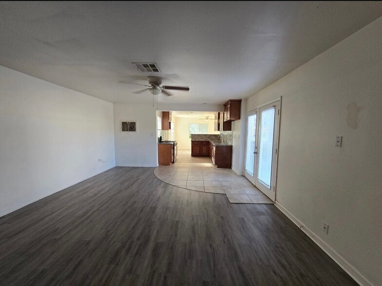 Building Photo - 4124 W Avenue L6