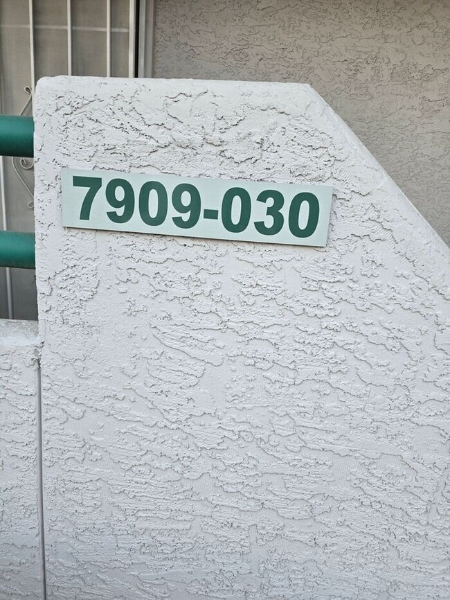 Building Photo - 7909 E Colette Cir