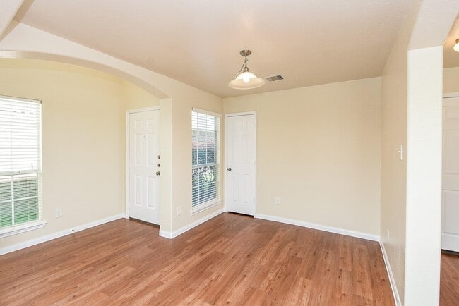 Building Photo - 2518 Bammelwood Dr