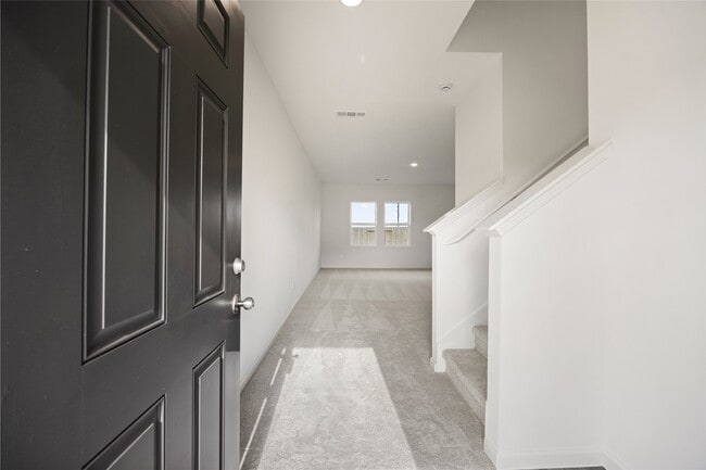 Building Photo - 8203 Vacek Xing Wy