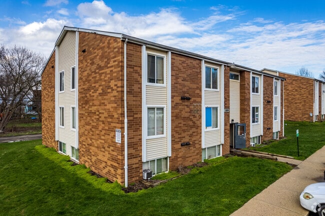 Primary Photo - Hillview Apartments
