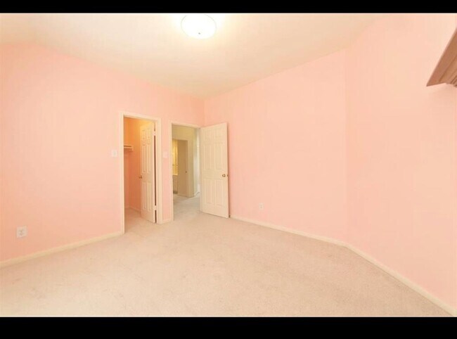 Building Photo - 5035 Plantation Colony Dr