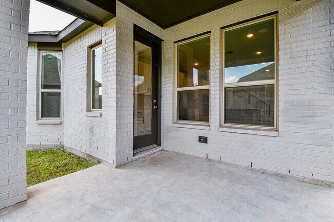 Building Photo - 943 Malibu Shr Ln