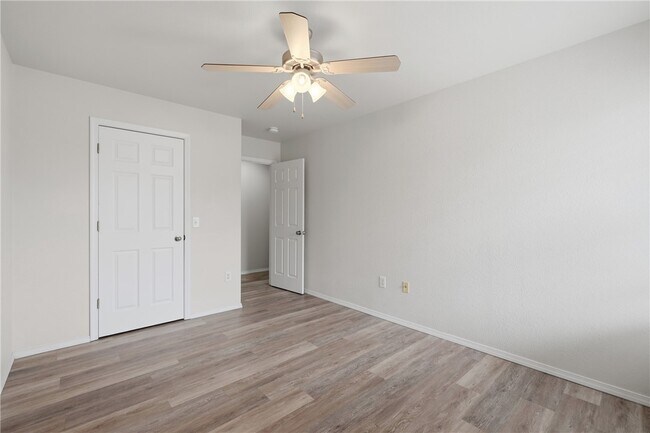 Building Photo - 3402 SW Windrift Ave