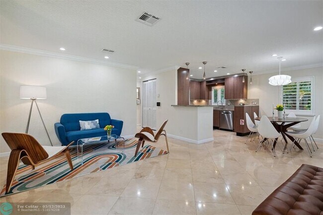 Building Photo - 2625 NW 5th Ave