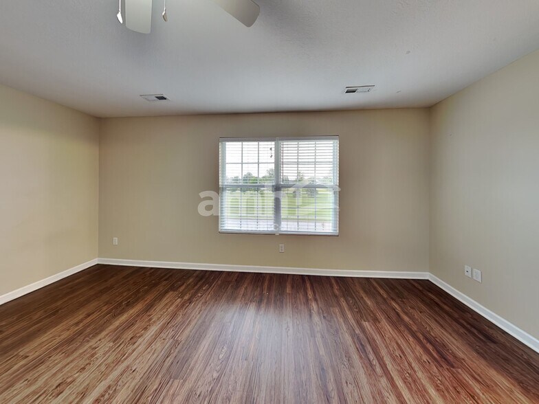 Building Photo - 1245 Cloverview St