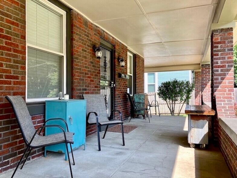 Building Photo - 2012 Walker Ave