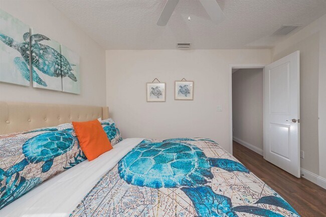 Building Photo - 6832 Middleton Ave