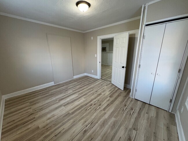 Building Photo - 320 N Colorado Ave