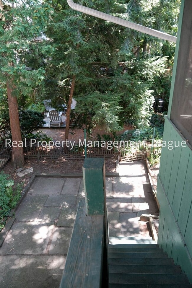 Building Photo - Beautiful Brownstone !