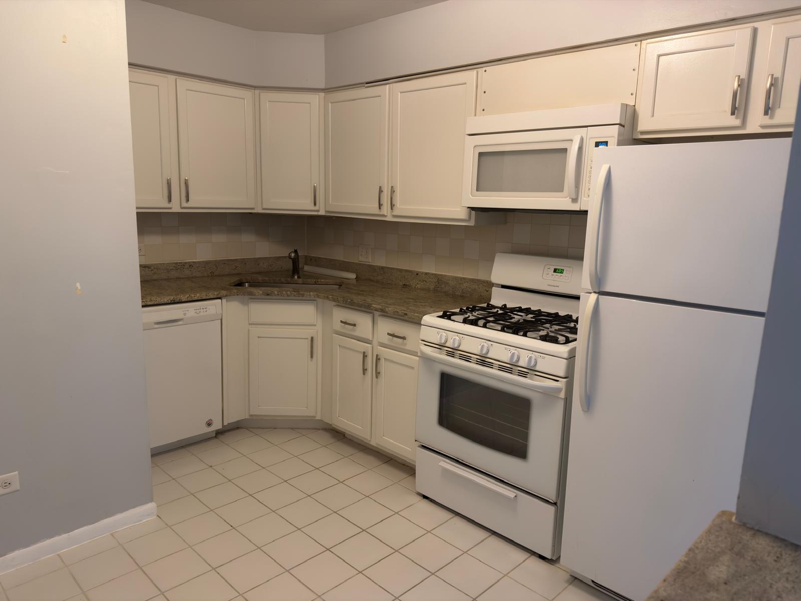 Building Photo - 1008 Centurion Ln