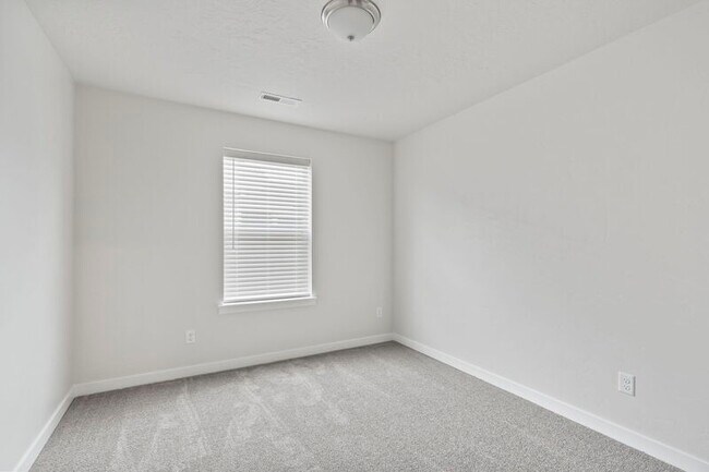 Building Photo - 10411 Rockaway Ridge St