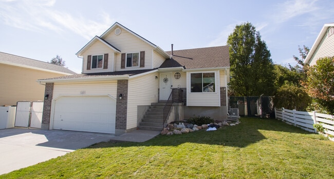 Building Photo - 1487 N Quincy Ave