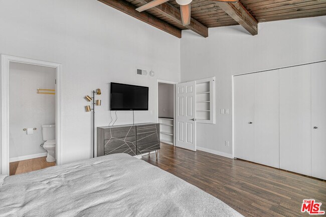 Building Photo - 4230 Whitsett Ave