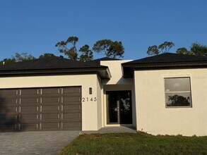 Building Photo - 2145 Redmond St
