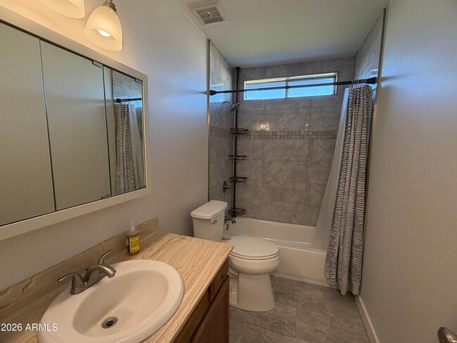 Building Photo - 4140 W Paradise Dr