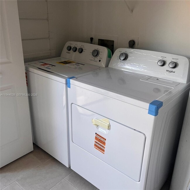 Building Photo - 8775 SW 57th St