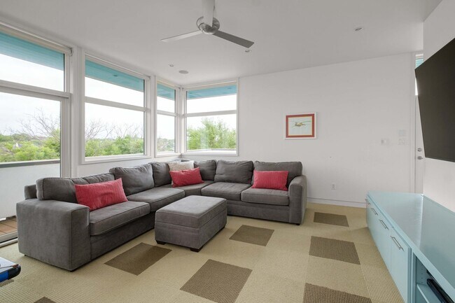 Building Photo - 5613 Clarion Cove
