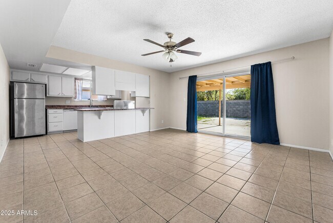 Building Photo - 4401 W Claremont St