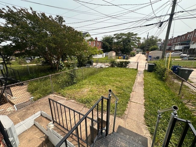 Building Photo - 3725-FLOOR-3725-FLOO1 Bonview Ave