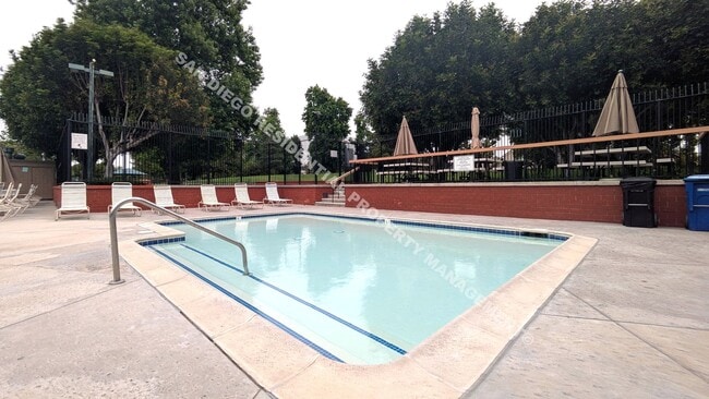 Building Photo - **$250 MOVE-IN SPECIAL** Light, Bright & S...