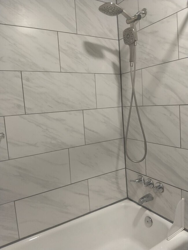 Building Photo - Beautiful 3bd/1.5ba with workshop and larg...