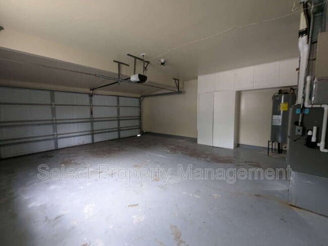 Building Photo - 3220 Thames Dr