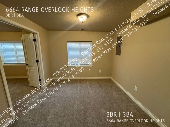 Building Photo - Beautiful 3 Bedroom Townhome