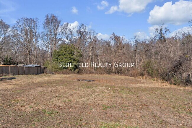 Building Photo - 1949 Old Grove Rd