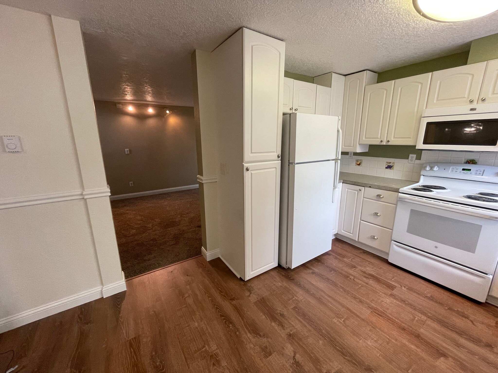 kitchen and living room - 4368 Imperial Dr