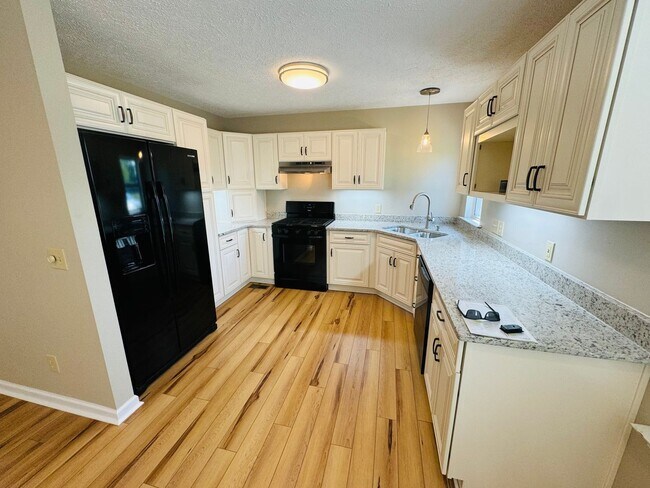 Building Photo - 2015 Franklin Rd