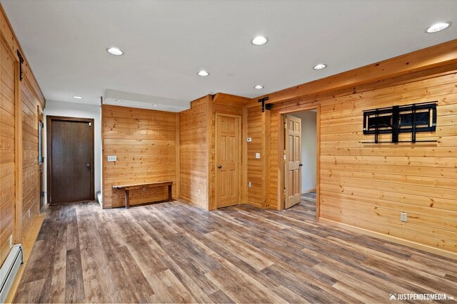 Building Photo - Hillside Retreat