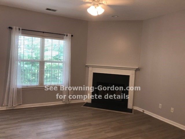 Building Photo - Pristine 2 bedroom that is cute as can be!