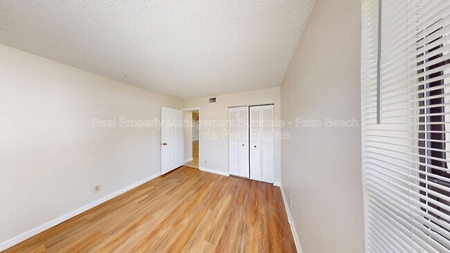 Building Photo - 321 Olivewood Pl