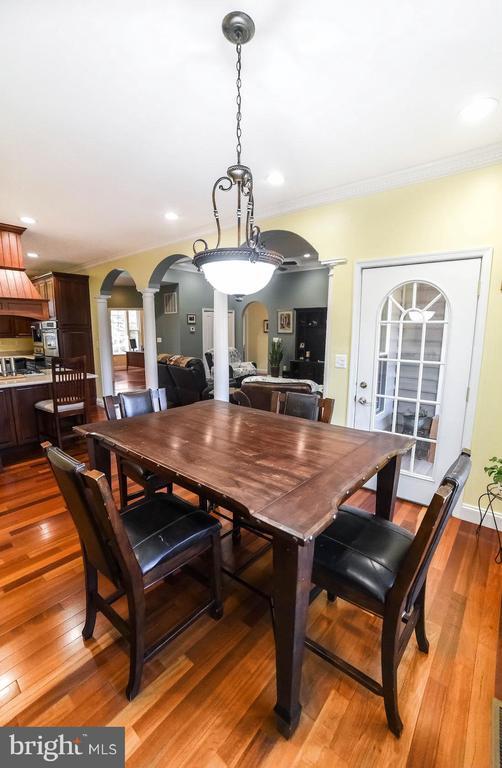 Building Photo - 24900 Fox Run Ln