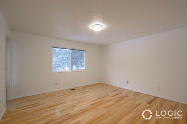 Building Photo - Spacious Home in Tooele!