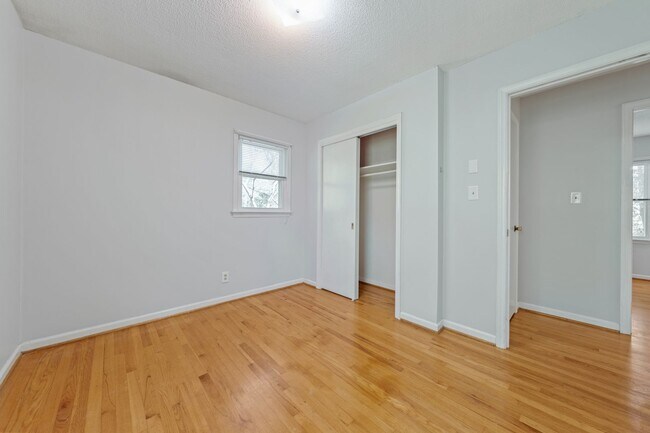 Building Photo - Beautiful 3 Bed 1 Bath Home in Lakewood with Finished Basement Area and Fenced Back Yard!!