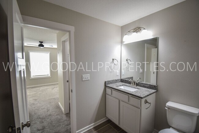 Building Photo - Summer rent special: $250 off the first two months rent! Modern Ankeny Townhome with Two Primary ...