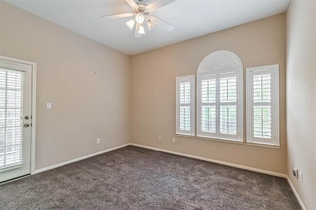 Building Photo - 5453 Fairdale Ln