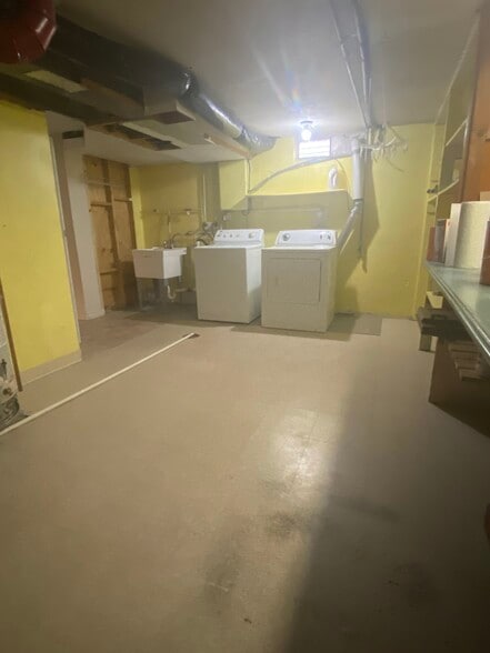 Building Photo - 1900 Holly Way