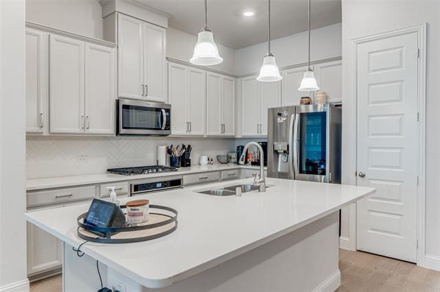Building Photo - 2837 Troutt Dr